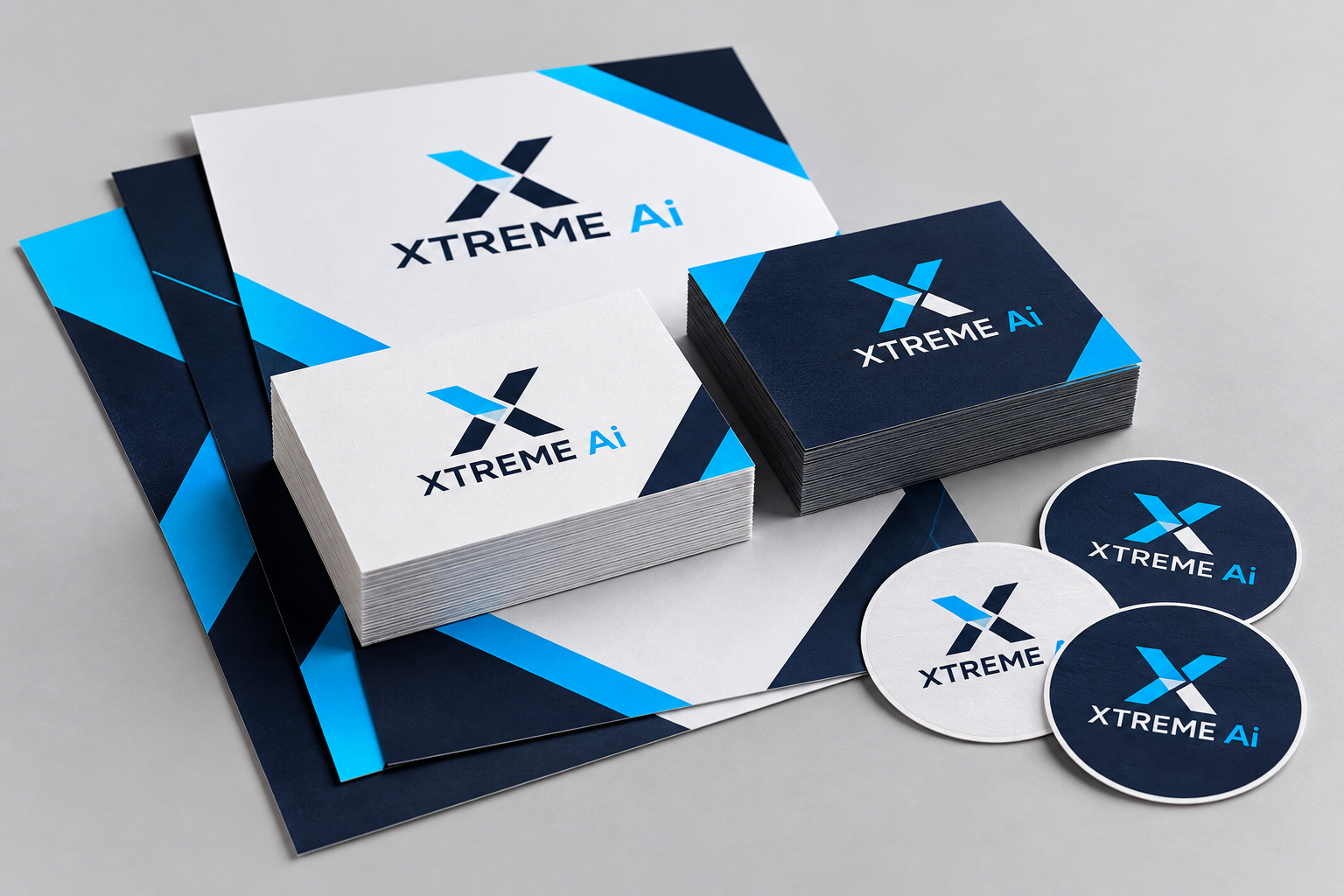 Modelos de tarjetas, volantes y stickers con diseños en azul, blanco y negro