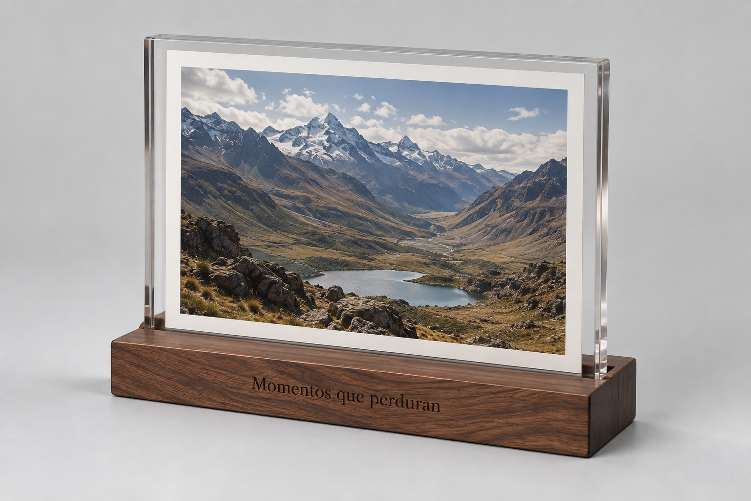Portafotos de madera y acrílico con una fotografía de paisaje
